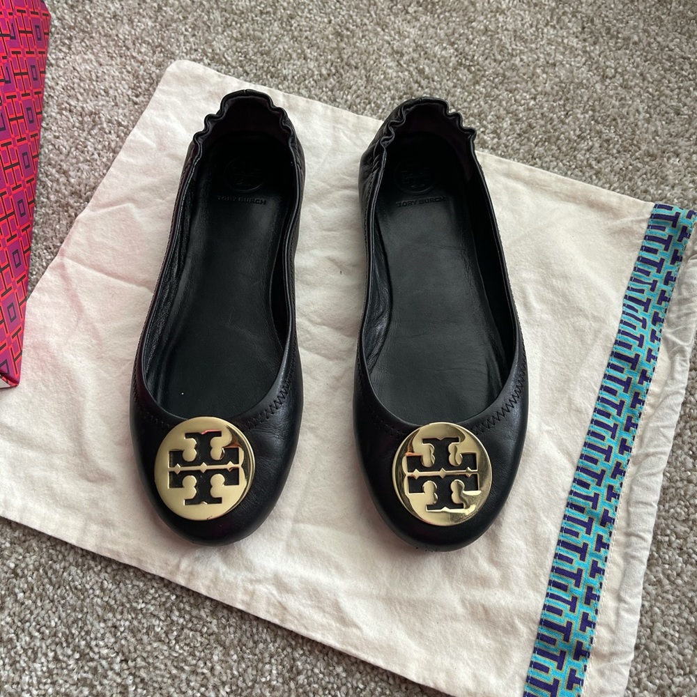 Tory Burch Minnie like new!!